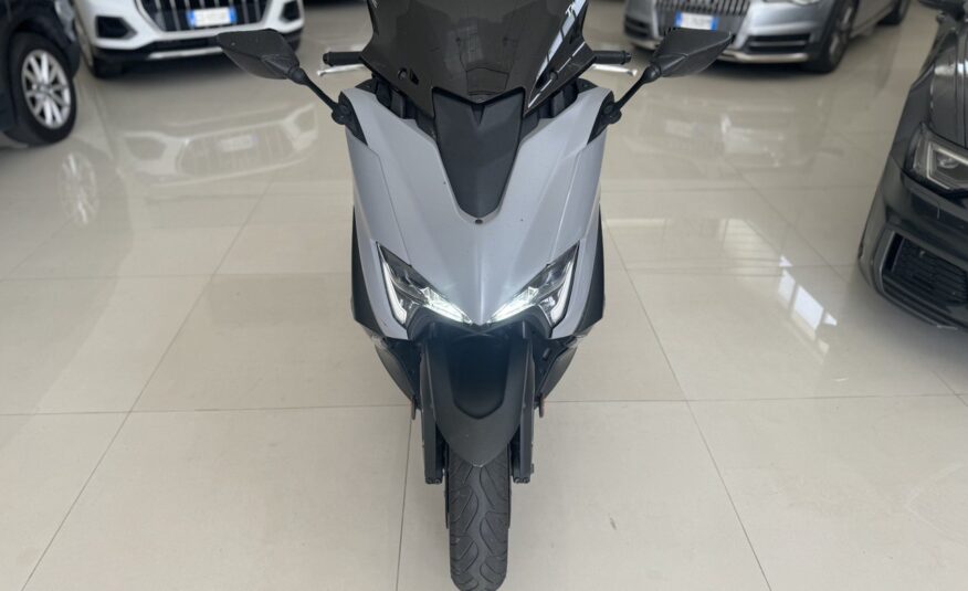 YAMAHA T-MAX 560