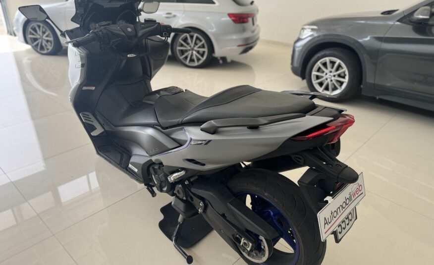 YAMAHA T-MAX 560