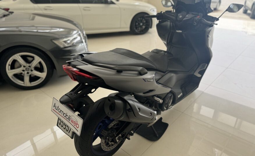 YAMAHA T-MAX 560