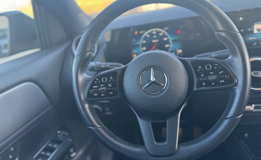 MERCEDES-BENZ GLA 180 D AUTOMATIC SPORT