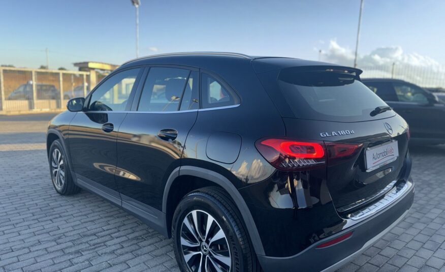 MERCEDES-BENZ GLA 180 D AUTOMATIC SPORT