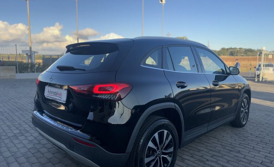 MERCEDES-BENZ GLA 180 D AUTOMATIC SPORT