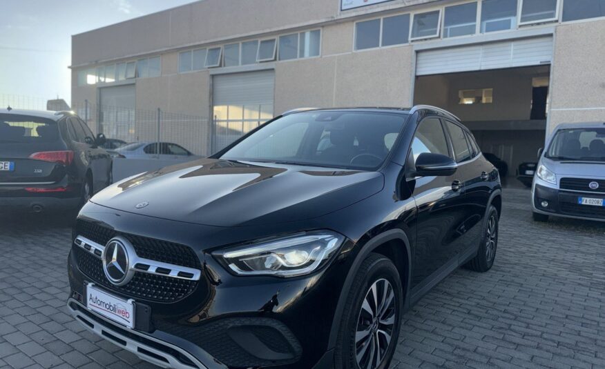 MERCEDES-BENZ GLA 180 D AUTOMATIC SPORT